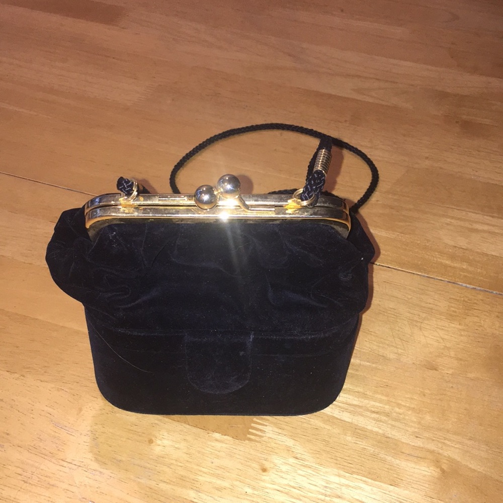 Vintage Cross body with strap-us pat. 4453294